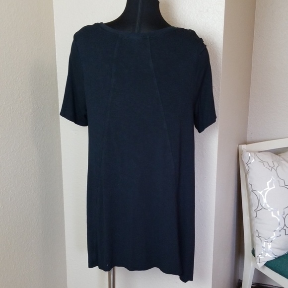 LOGO Short Sleeve Black Asymmetric Top - Picture 4 of 6